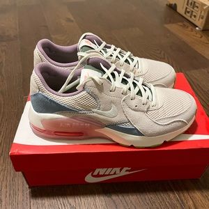 Nike air max excee NEW IN BOX